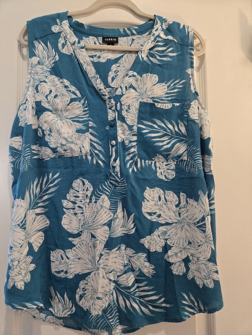 Torrid Teal & White Floral Sleeveless Henley Camisole, Size 0